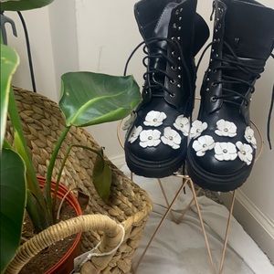 Flower combat boots